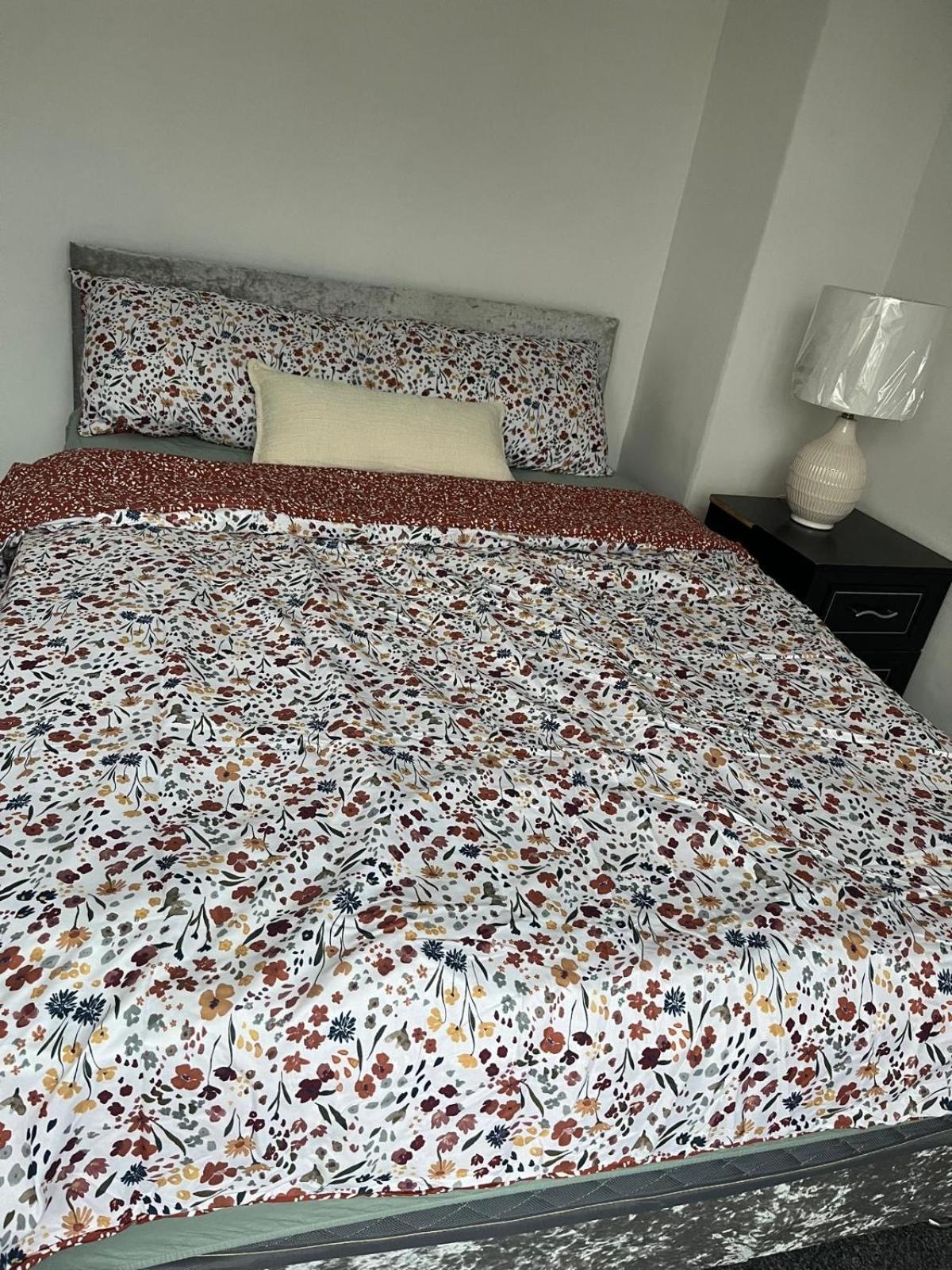 Casa de Férias Cozy 2 Bedroom House In Bradford With 2 Private Car Parking And Garden Bradford (West Yorkshire)