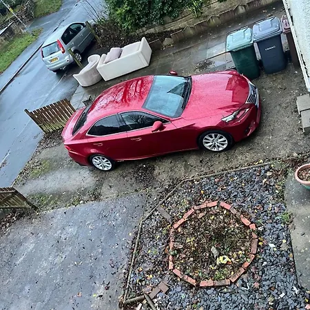 Cozy 2 Bedroom House In Bradford With 2 Private Car Parking And Garden Exterior photo