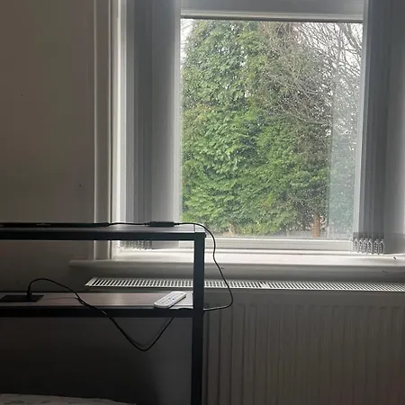 Cozy 2 Bedroom House In Bradford With 2 Private Car Parking And Garden Exterior photo