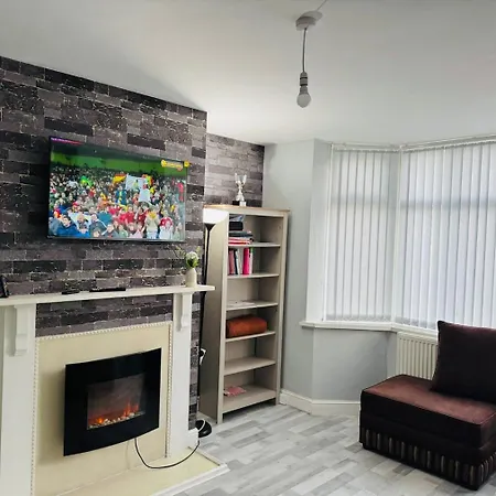 Cozy 2 Bedroom House In Bradford With 2 Private Car Parking And Garden Exterior photo