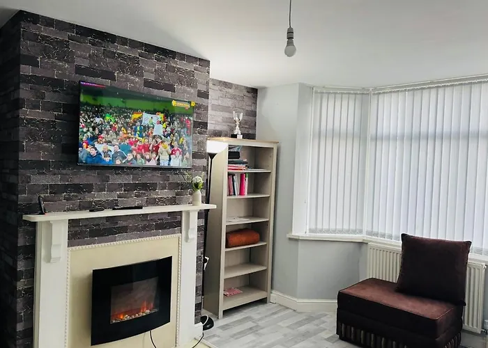 Cozy 2 Bedroom House In Bradford With 2 Private Car Parking And Garden