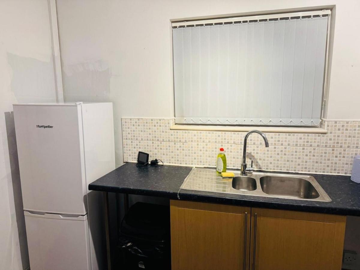 Cozy 2 Bedroom House In Bradford With 2 Private Car Parking And Garden