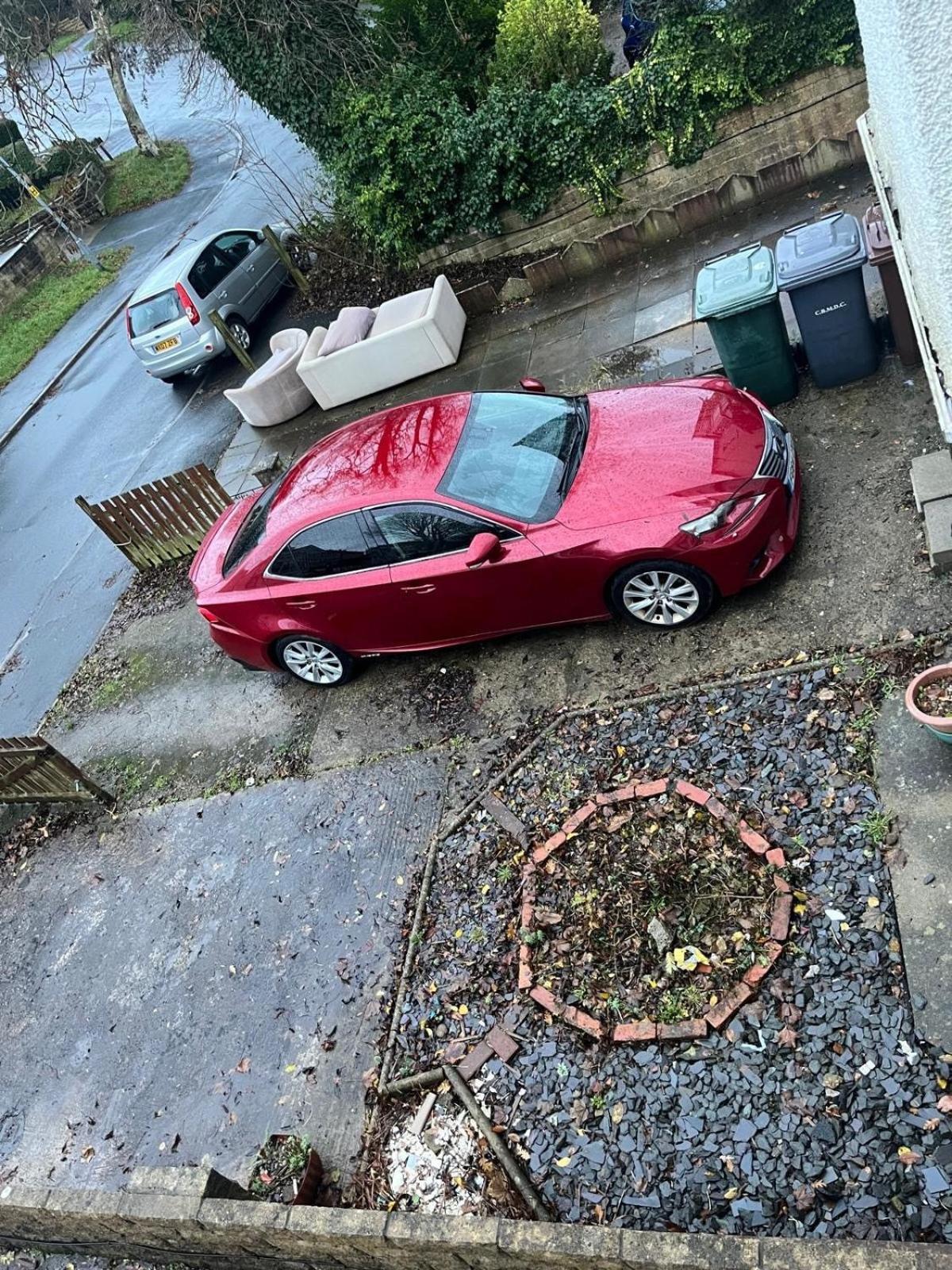 Cozy 2 Bedroom House In Bradford With 2 Private Car Parking And Garden *