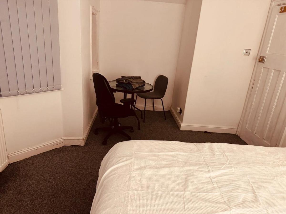 Cozy 2 Bedroom House In Bradford With 2 Private Car Parking And Garden Bradford (West Yorkshire)