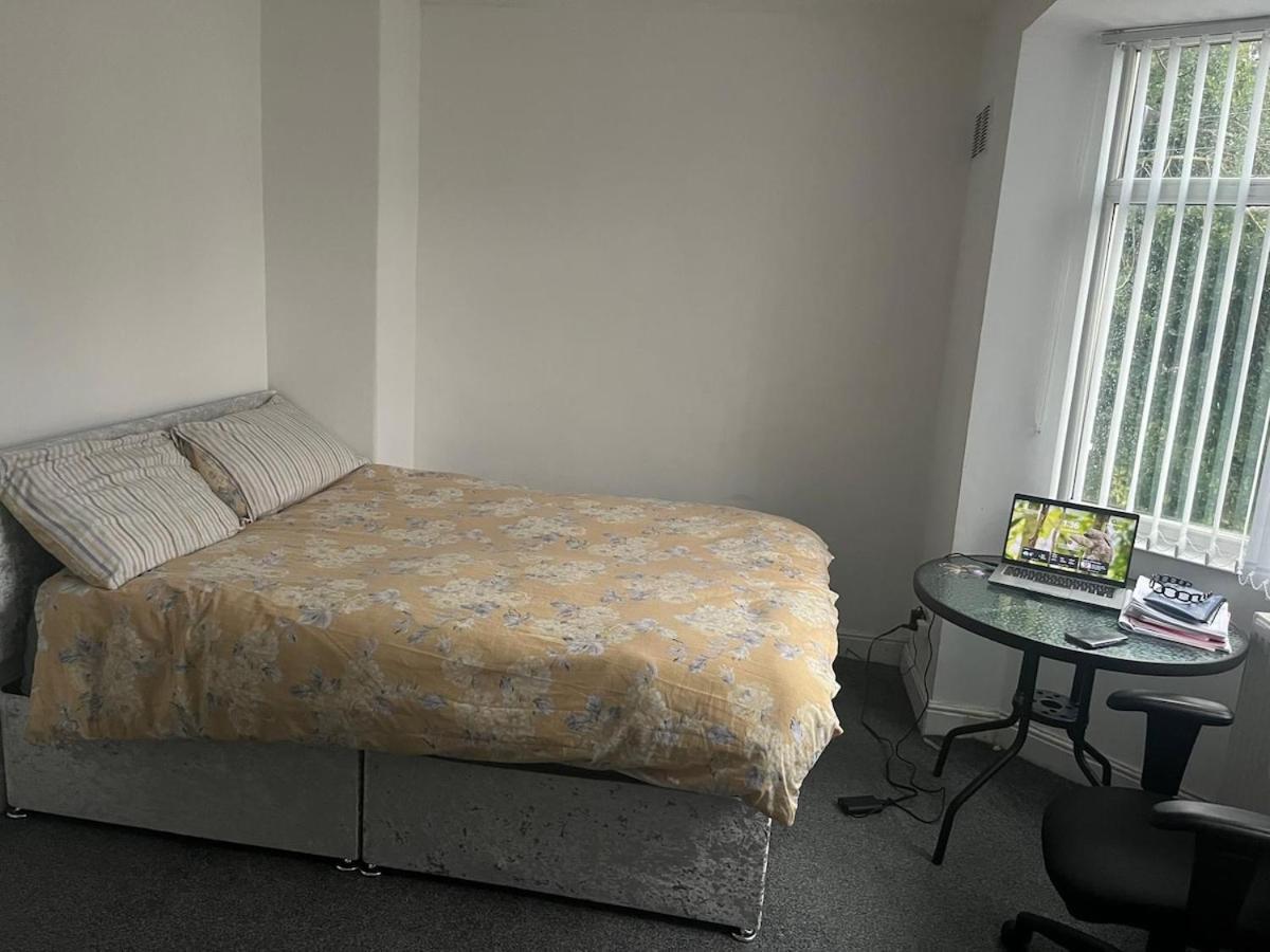 Holiday home Cozy 2 Bedroom House In Bradford With 2 Private Car Parking And Garden