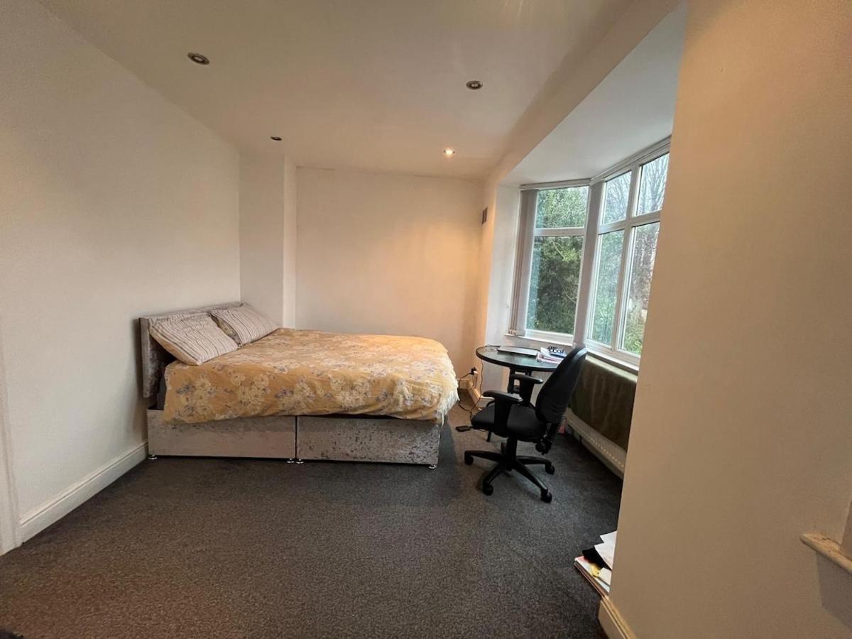 Cozy 2 Bedroom House In Bradford With 2 Private Car Parking And Garden * Bradford (West Yorkshire)